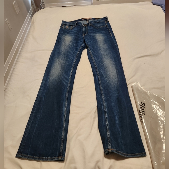 Relaxed fit GUESS jeans, size 32 in distressed indigo - Picture 3 of 4